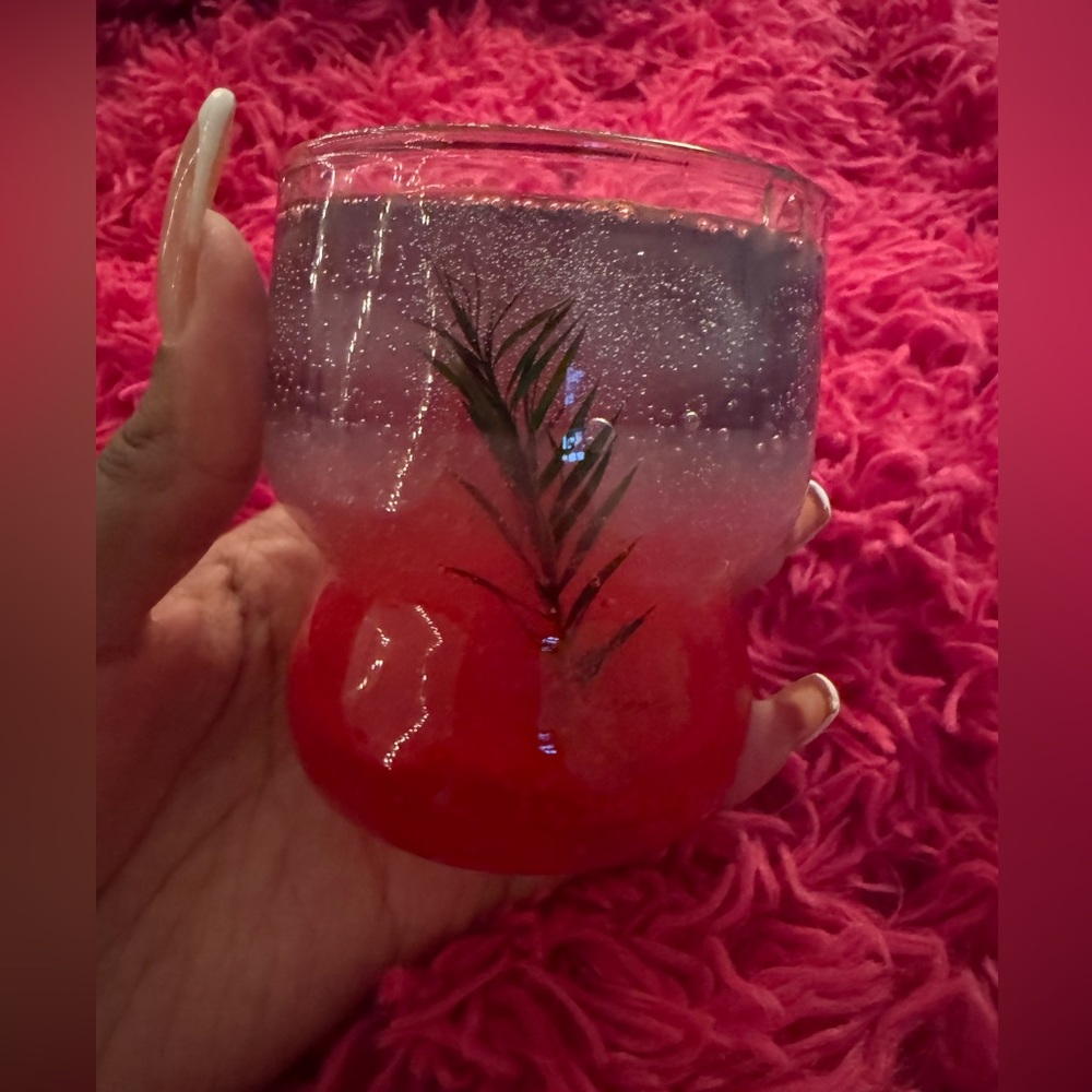 Homemade Jelly Candle Margarita Style 

Begonia (Scent: Azure)